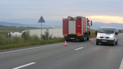 Restricţii de circulaţie pe DN 6 după ce un tir s-a răsturnat