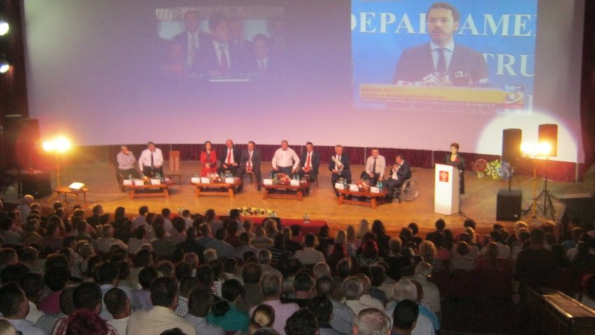 [FOTO] Membrii delegaţiei PSD Caraş-Severin au validat candidatura lui Victor Ponta la funcţia de preşedinte al României