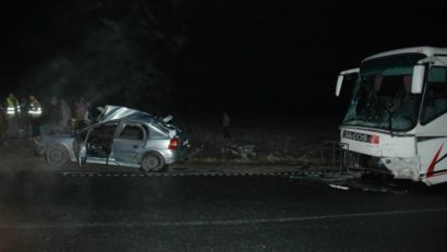 Accident cu un mort şi trei răniţi pe DN7