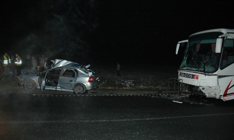 Accident cu un mort şi trei răniţi pe DN7