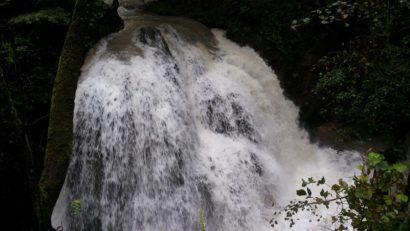 [FOTO] O comoară a naturii din România, în mare pericol. Cascada Bigăr, aproape distrusă de viitură