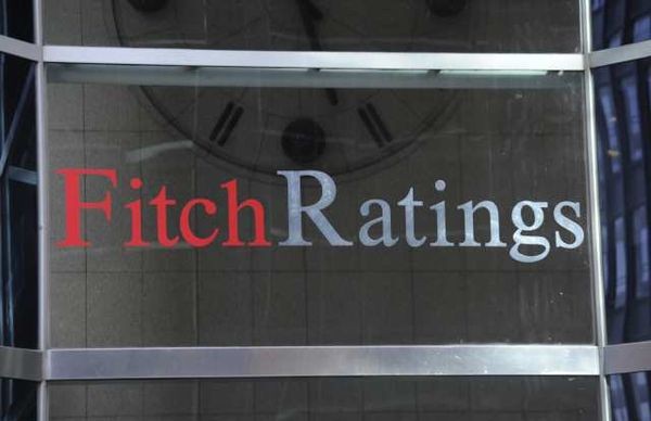 Fitch scade prognoza de creştere economică pentru România