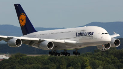 Greva piloţilor de la Lufthansa continuă şi vineri