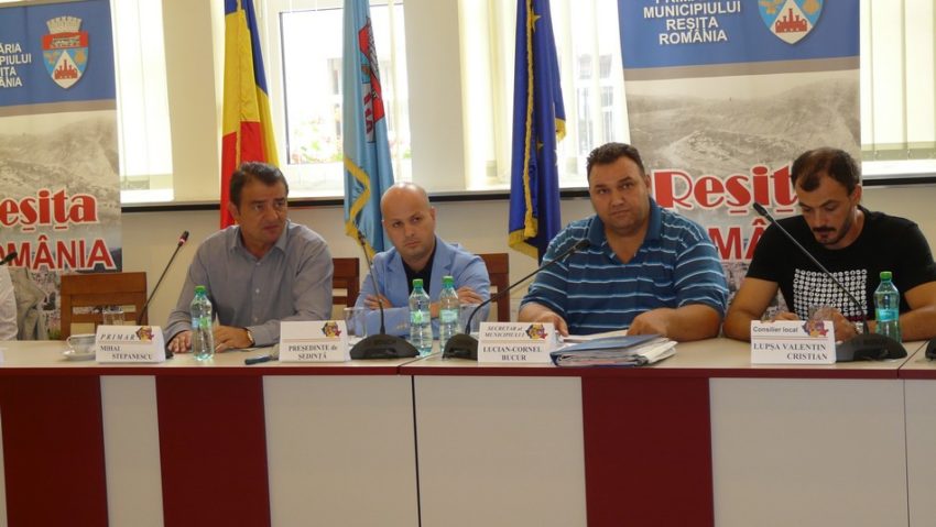 [FOTO] Reuniune de urgenţă a aleşilor reşiţeni!