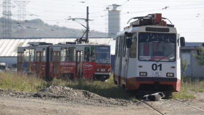 Deşi desfiinţat, tramvaiul mai produce bani