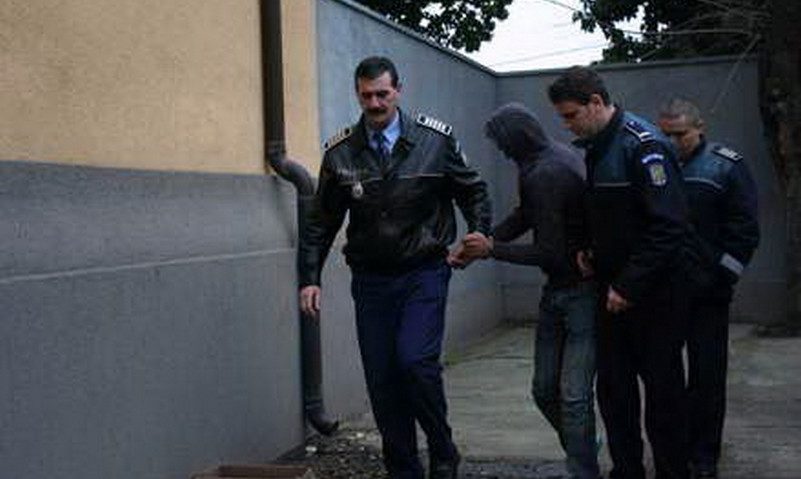 Tentativă de viol dejucată de poliţişti