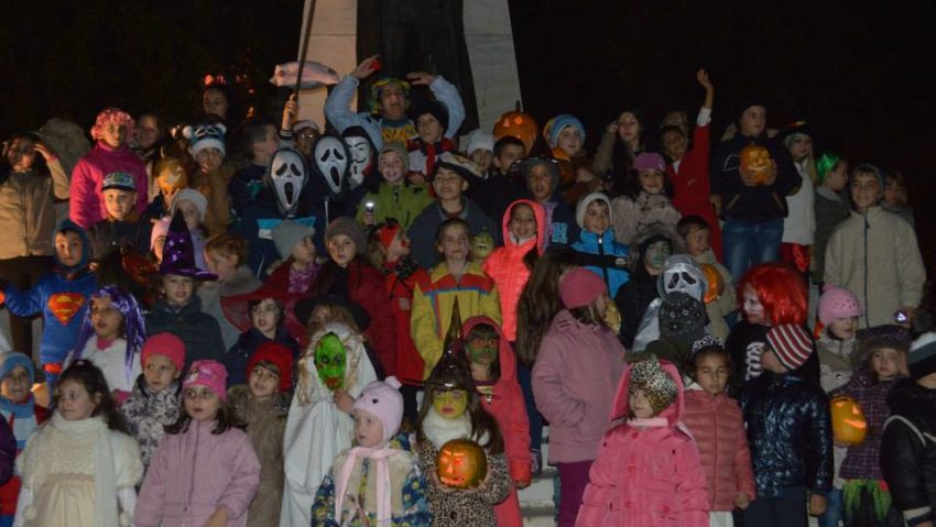 Trick or Treat? Păcăleală sau dulciuri?