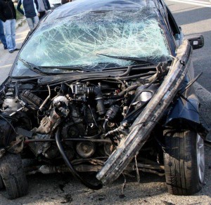 accident cu masina in stalp