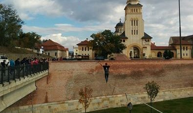 Traversare la înălţime, pe sfoară, în Cetatea Alba Carolina