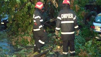 Vântul produce pagube în Caraş-Severin