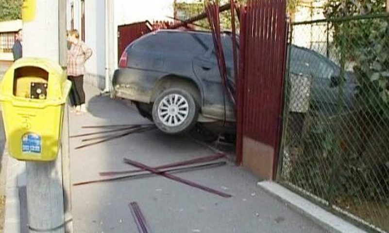 Fără permis, cu maşină neînmatriculată şi băut, un tânăr a provocat un accident