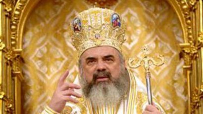 Patriarhul Daniel le cere iertare tinerilor şi îi cheamă la rugăciune