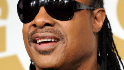 Stevie Wonder va deveni tată de tripleţi la 64 de ani