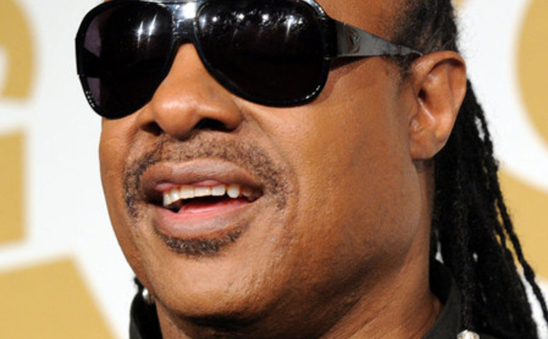 Stevie Wonder va deveni tată de tripleţi la 64 de ani