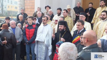 [Foto-Video] Episcopul Caransebeşului PSS Lucian a binecuvântat biserica din Moroasa