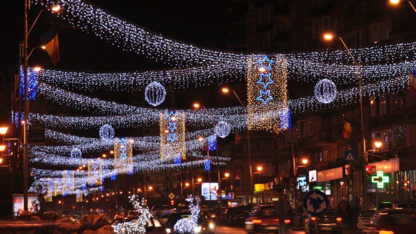 Împodobirea Severinului pentru sărbătorile de iarnă, în plină desfăşurare