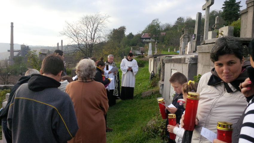 [FOTO] „Mai multe lumânări în cimitirele noastre“