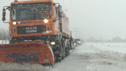 Turişti străini înzăpeziţi pe Transalpina