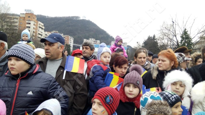 [FOTO] Paradă militară şi spectacol folcloric de Ziua României, la Reşiţa