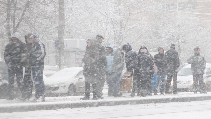 Şcoli şi grădiniţe închise din cauza viscolului