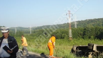 Autobuz cu muncitori implicat într-un accident