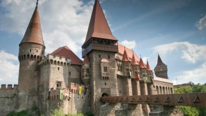 Turiştii vor ajunge de anul acesta mai repede la Castelul Corvinilor