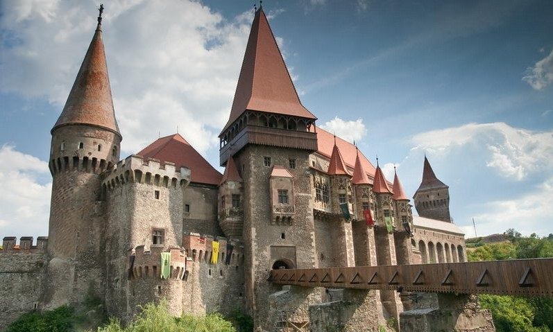 Castelul Corvinilor promovat internaţional