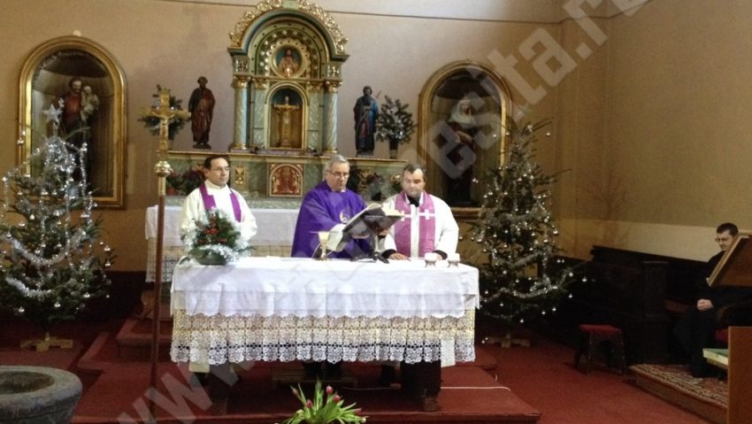 Slujbele de Paşte sunt transmise live de bisericile romano-catolice din Reşiţa