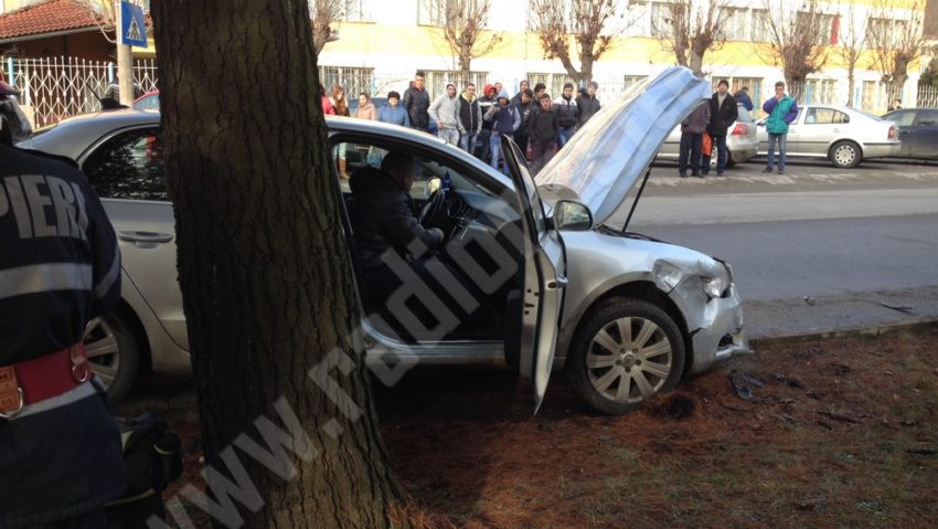 [VIDEO/FOTO] Accident în lanţ la Poliţie