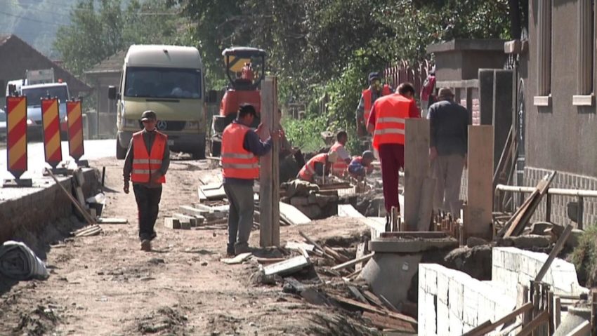 Lucrările la pod restricţionează traficul