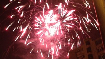 [FOTO – AUDIO] Revelion 2015. Reşiţenii au îndurat frigul pentru spectacolul de artificii