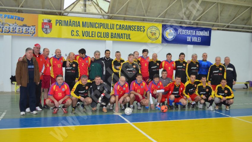 [FOTO] Cupa „Stelele Banatului” la fotbal în sală old-boys a revenit reşiţenilor