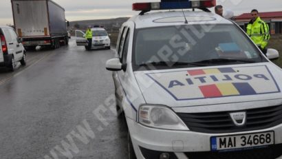 Acroșată de o autoutilitară la colțul intersecției