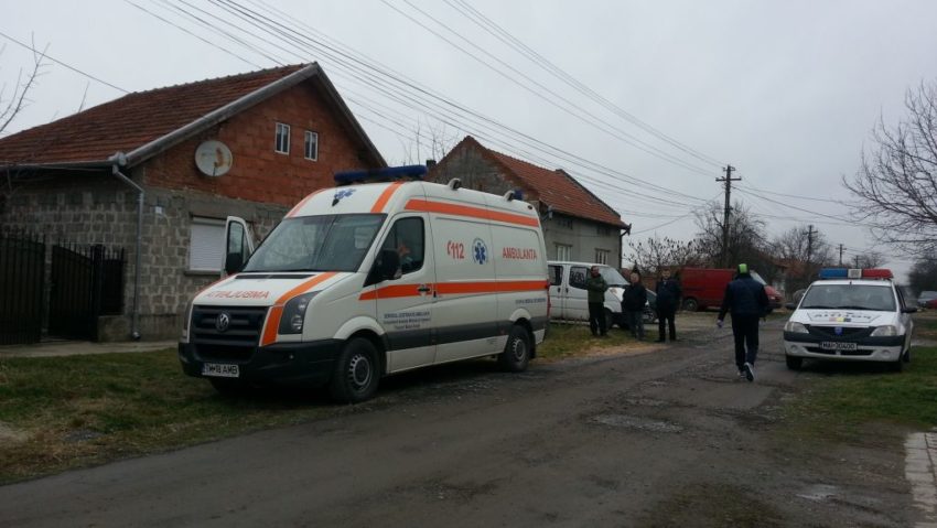 Un bărbat a fost găsit de familie spânzurat într-un șopru