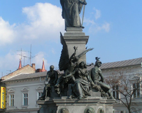 Statuia Libertăţii din Arad a fost profanată în plină zi