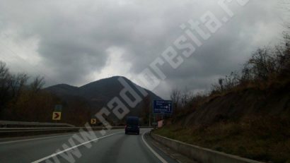 Atenţie şoferi. Risc de polei pe drumurile din vestul ţării