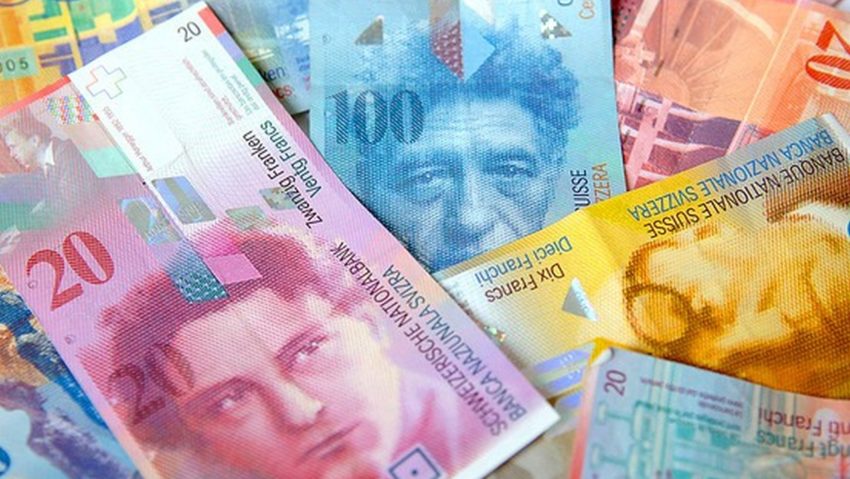 CCR a decis: Conversia creditelor în franci elveţieni este neconstituţională