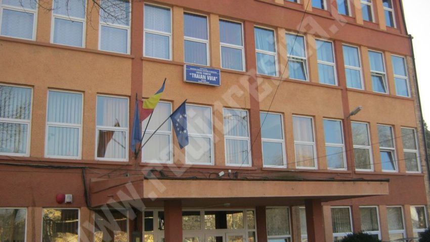 Elevii de la Liceul Teoretic „Traian Vuia” Reşiţa au experimentat o zi la un loc de muncă