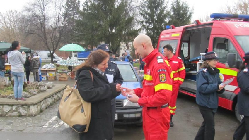 [FOTO] I.S.U. Semenic a împărțit mărțișoare în Parcul Tricolorului