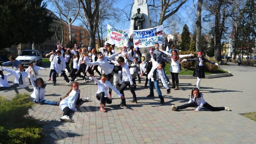 Flashmob pentru sport la Caransebeş