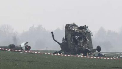 Şapte persoane, printre care şi un copil, au murit într-un elicopter care s-a prăbuşit