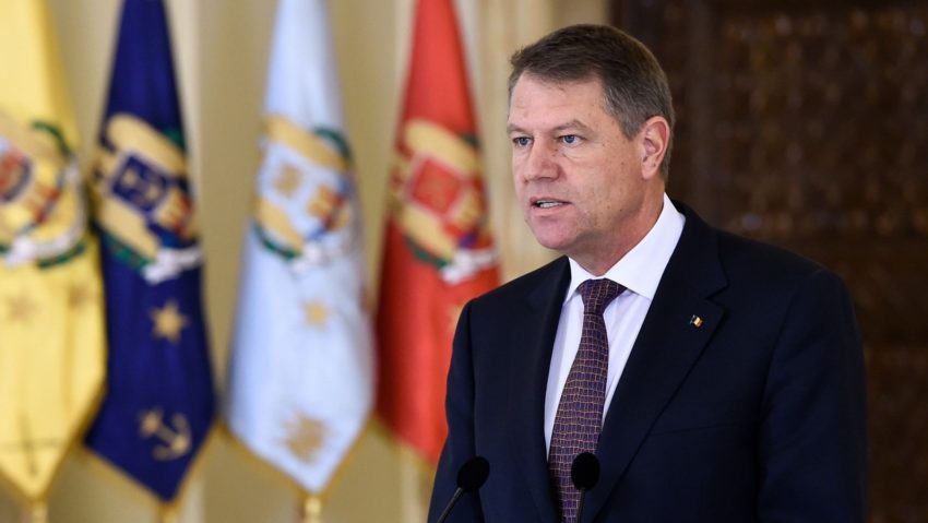 Iohannis a promulgat legea prin care şeful IGPR are rang de secretar de stat şi e numit de premier