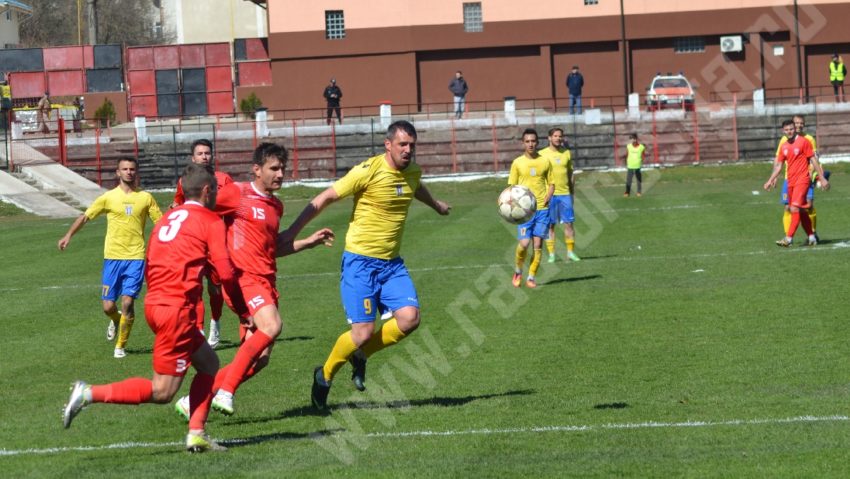 [Foto] Metalul Reşiţa a pierdut meciul cu FC Caransebeş