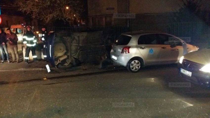 [FOTO] Un nou accident de circulaţie. Trei persoane au ajuns la spital