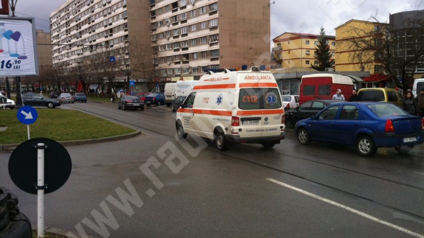 Accident la Reșița: Un bărbat a fost lovit în timp ce traversa strada