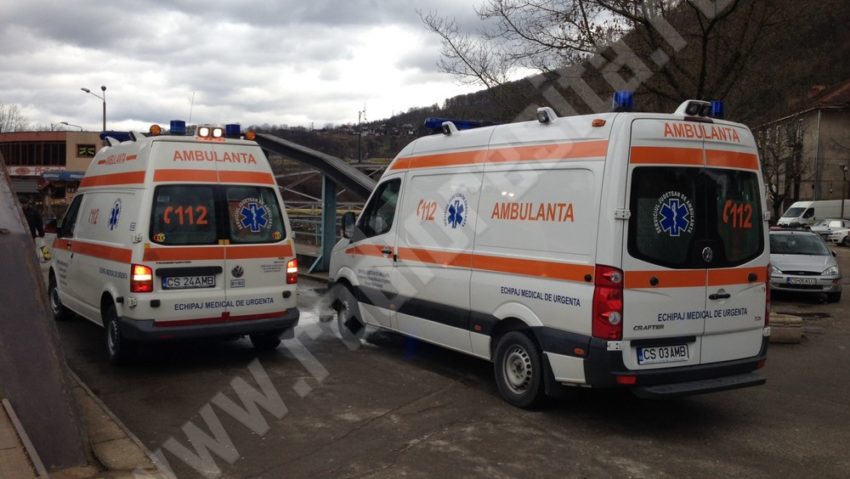 Autosanitarele Serviciului de Ambulanţă Caraş-Severin echipate de… iarnă