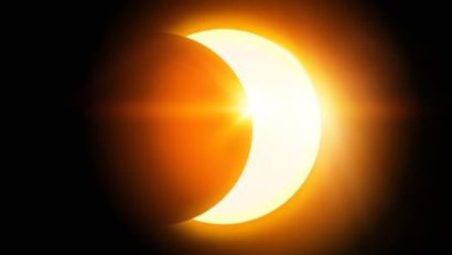 Trei evenimente astronomice rare, astăzi: Eclipsă solară, super-Luna şi echinocţiul de primăvară