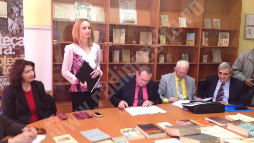 [FOTO] Expoziţie în premieră pentru angajaţii bibliotecii judeţene Paul Iorgovici