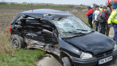 Accident cu 4 răniţi la intrarea in Remetea Mare