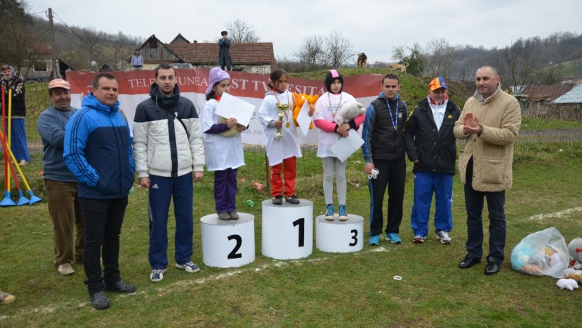 [Foto] Crosul Primăverii de la Dognecea a reunit 200 de participanţi